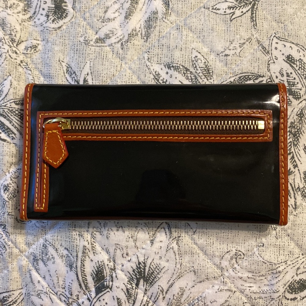 Dooney & Bourke Black Patent Continental Clutch - Picture 3 of 9